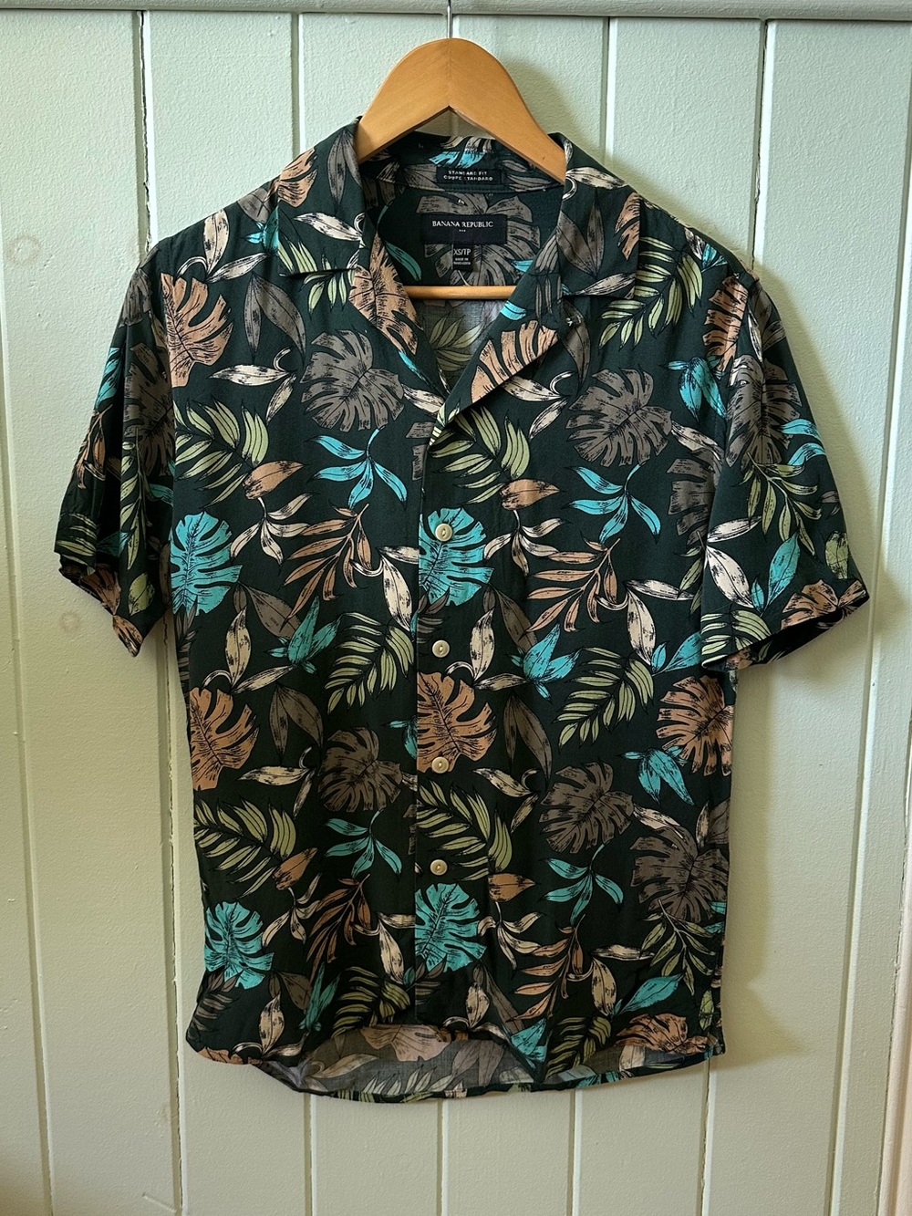 Banana Republic Factory GreenTropical Leaf Short-Sleeve Summer Shirt XS